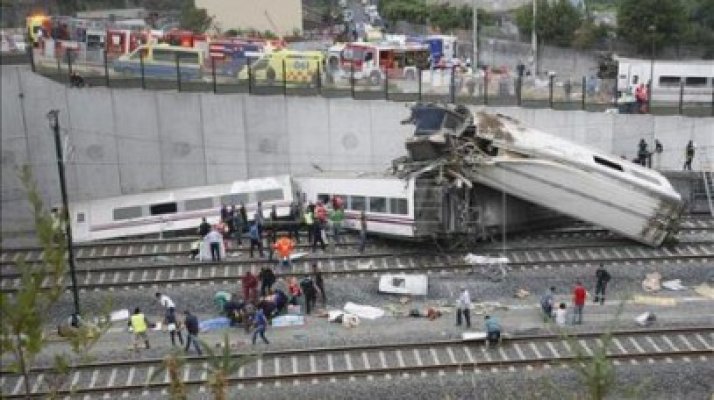 DEZASTRU feroviar în Spania. 78 de oameni au murit, după ce un tren A DERAIAT